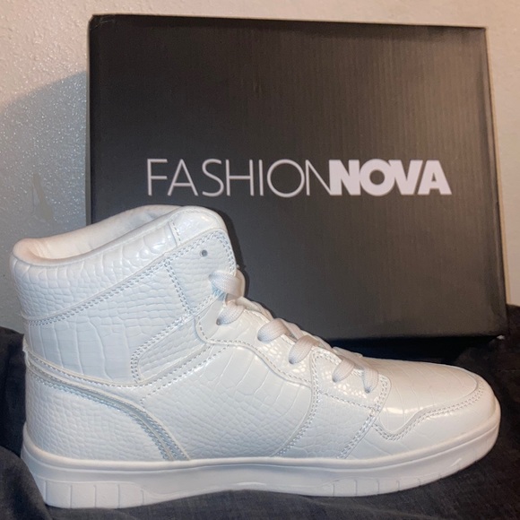 Fashion Nova White Print High Tops - Picture 1 of 2